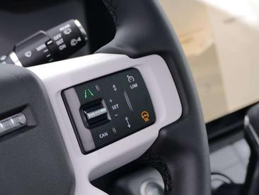 Land Rover Defender 110 D200 S AWD Auto 26MY Noir — photo 10