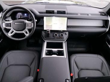 Land Rover Defender 110 D200 S AWD Auto 26MY Noir — photo 11