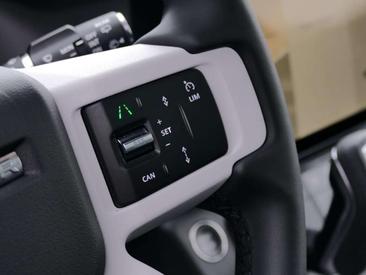 Land Rover Defender 110 D200 S AWD Auto 26MY Noir — photo 12