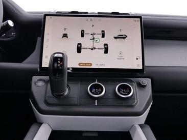 Land Rover Defender 110 D200 S AWD Auto 26MY Noir — photo 19