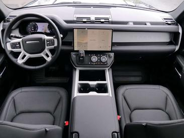 Land Rover Defender 110 D200 S AWD Auto 26MY Noir — photo 14
