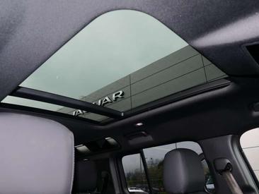 Land Rover Defender 110 D200 S AWD Auto 26MY Noir — photo 22