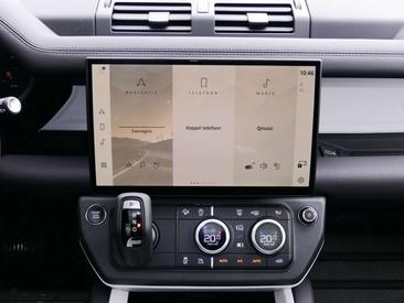 Land Rover Defender 110 D200 S AWD Auto 26MY Noir — photo 16