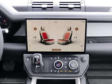 Land Rover Defender 110 D200 S AWD Auto 26MY Noir — photo 21