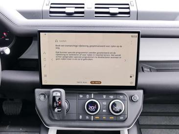 Land Rover Defender 110 D200 S AWD Auto 26MY Noir — photo 23