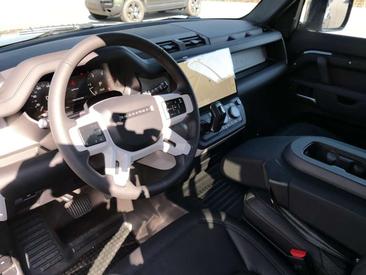 Land Rover Defender 110 D200 S AWD Auto 26MY — photo 4