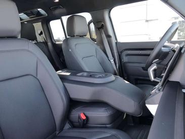 Land Rover Defender 110 D200 S AWD Auto 26MY — photo 10