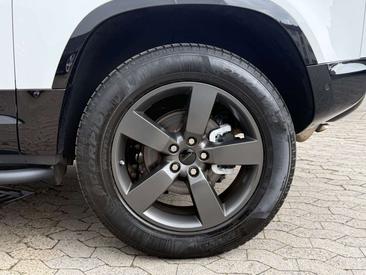 Land Rover Defender 90 3.0 X-Dynamic SE — photo 7