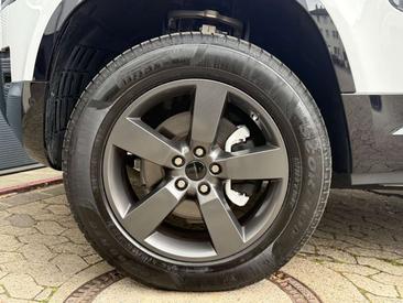 Land Rover Defender 90 3.0 X-Dynamic SE — photo 8