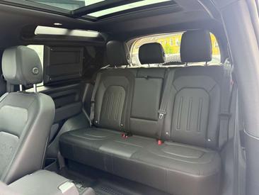 Land Rover Defender 90 3.0 X-Dynamic SE — photo 10