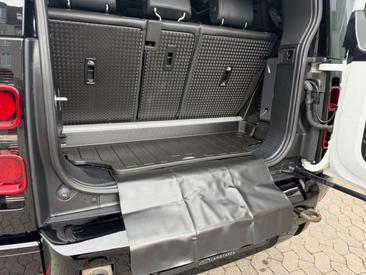 Land Rover Defender 90 3.0 X-Dynamic SE — photo 14