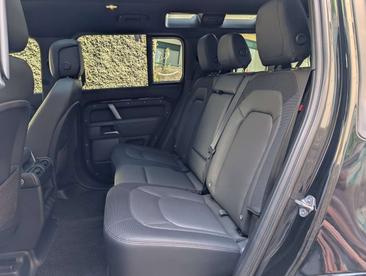 Land Rover Defender 110 X-Dynamic HSE Awd 3.0d I6 Mhev 250cv Auto — photo 10