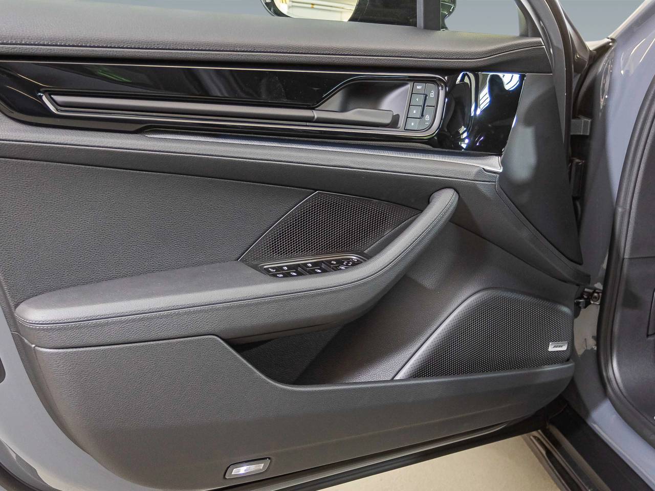 Porsche Panamera III 4 E-Hybrid - 2025 - Joinsteer - #2