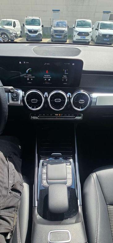 Mercedes GLB 220 — photo 11