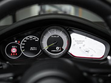 Porsche Panamera II ph2 Turbo S E-Hybrid — photo 36