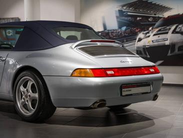 Porsche 993 Carrera Cabriolet — photo 11