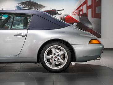 Porsche 993 Carrera Cabriolet — photo 13