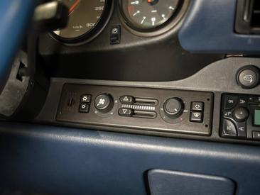 Porsche 993 Carrera Cabriolet — photo 25