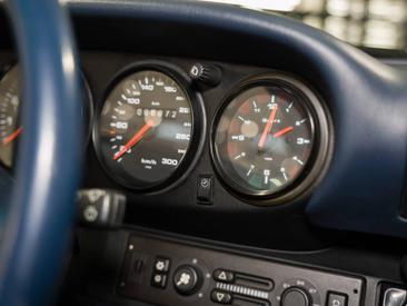 Porsche 993 Carrera Cabriolet — photo 26
