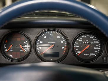 Porsche 993 Carrera Cabriolet — photo 28