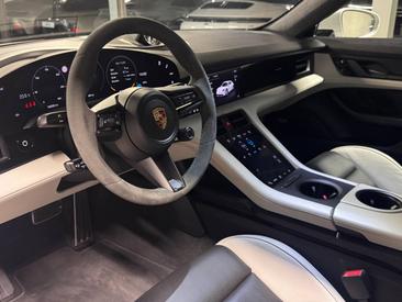 Porsche Taycan Turbo Cross Turismo — photo 12