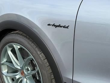Porsche Cayenne III Turbo E-Hybrid — photo 10