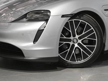 Porsche Taycan — photo 6