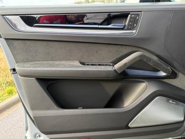 Porsche Cayenne III Turbo E-Hybrid — photo 20