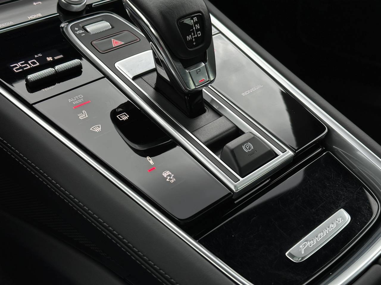 Porsche Panamera II ph2 4 E-Hybrid Sport Turismo Platinum Edition - 2024 - Joinsteer - #16