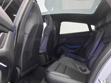 Porsche Taycan — photo 13