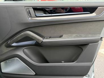 Porsche Cayenne III Turbo E-Hybrid — photo 27