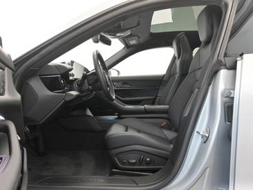 Porsche Taycan — photo 16