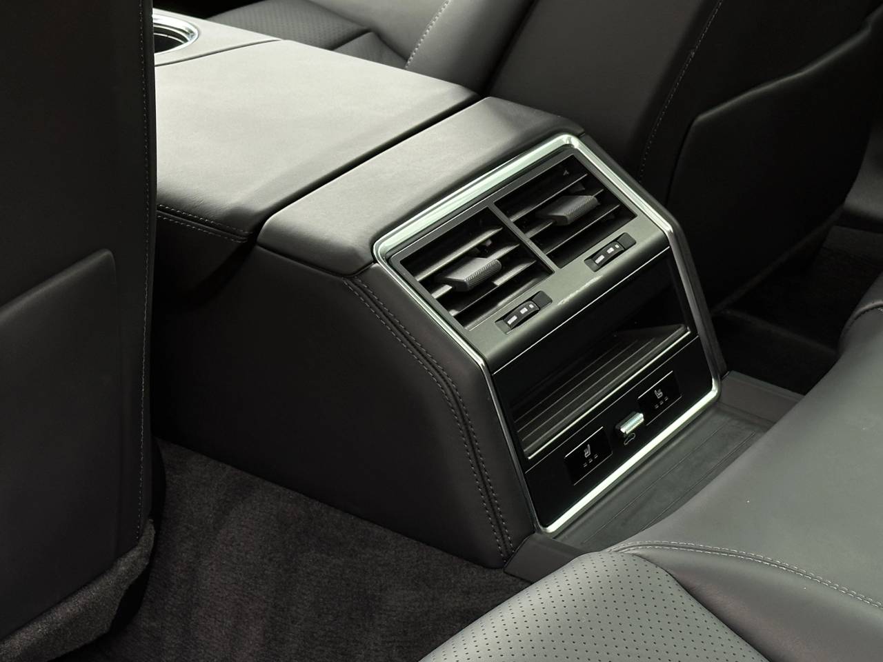 Porsche Panamera II ph2 4 E-Hybrid Sport Turismo Platinum Edition - 2024 - Joinsteer - #20