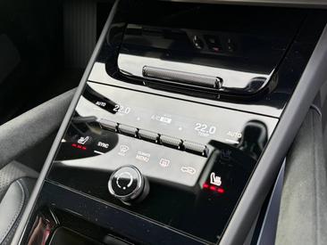 Porsche Cayenne III Turbo E-Hybrid — photo 31