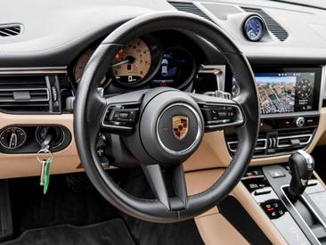 Porsche Macan S — photo 13