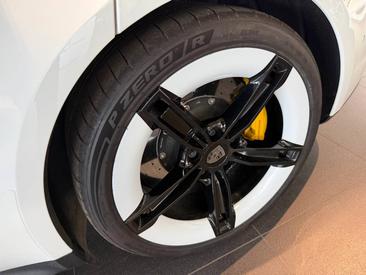 Porsche Taycan ph2 Turbo S — photo 8