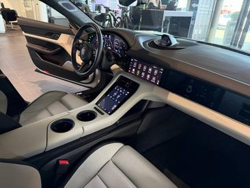 Porsche Taycan ph2 Turbo S — photo 25