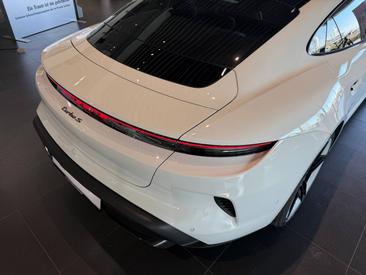 Porsche Taycan ph2 Turbo S — photo 26