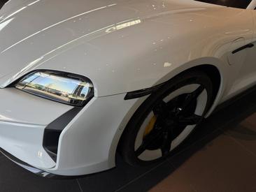 Porsche Taycan ph2 Turbo S — photo 28