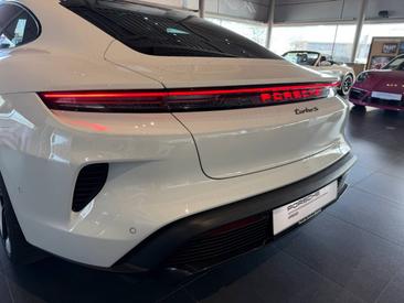 Porsche Taycan ph2 Turbo S — photo 31