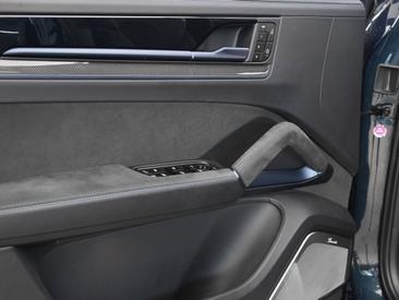 Porsche Cayenne III Turbo E-Hybrid — photo 23