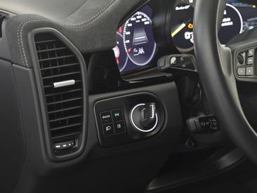 Porsche Cayenne III Turbo GT — photo 14