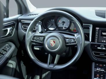 Porsche Macan S — photo 14