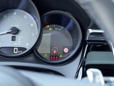 Porsche Macan S — photo 18