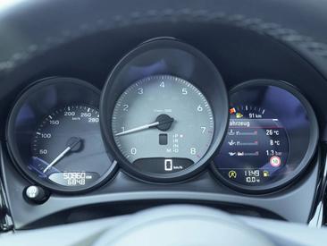 Porsche Macan S — photo 19