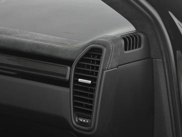 Porsche Cayenne III Turbo GT — photo 24