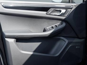 Porsche Macan S — photo 23