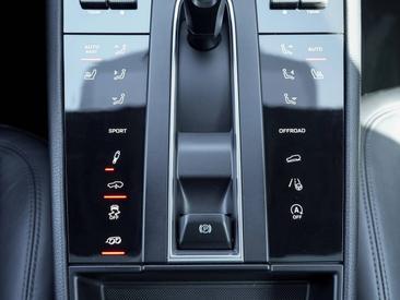 Porsche Macan S — photo 27