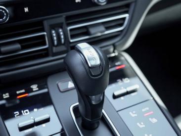 Porsche Macan S — photo 30