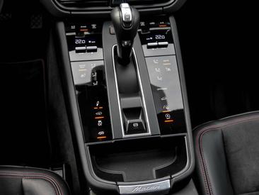 Porsche Macan GTS — photo 15